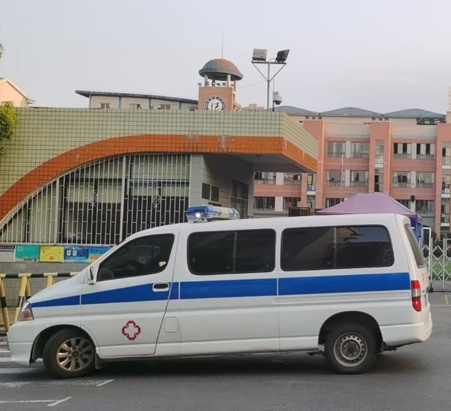 改则救护车出租护送骨折病人一公里多少钱